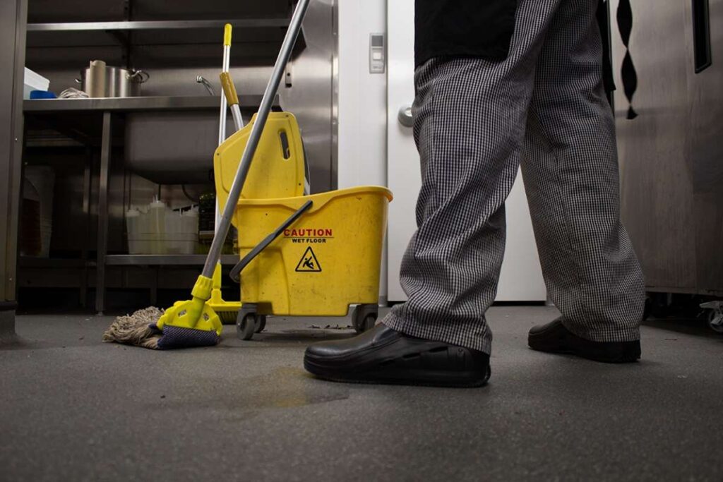 commercial kitchen cleaning