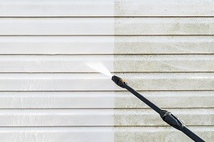 Difference Between Pressure Washing & Soft Washing2