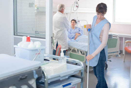 healthcare facility cleaning